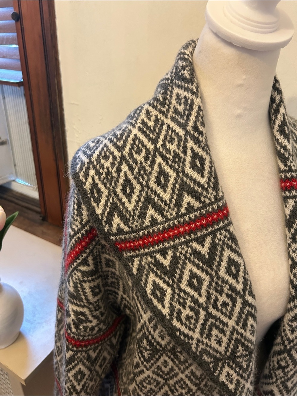 Aspen Womens Gray & Red Patterned Open Cardigan Sweater Size M EUC - Picture 4 of 7
